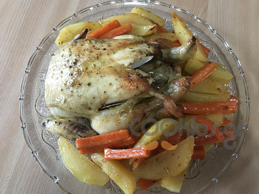Κοτόπουλο στη γάστρα με πατάτες και καρότα