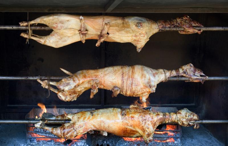 Πασχαλινό τραπέζι στην εξοχή αλά ελληνικά