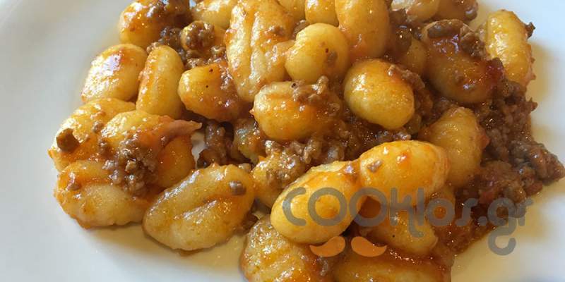 Νιόκι αλ ραγού (gnocchi al ragu)