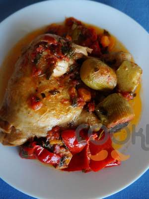 Κοτόπουλο κοκκινιστό με λαχανικά